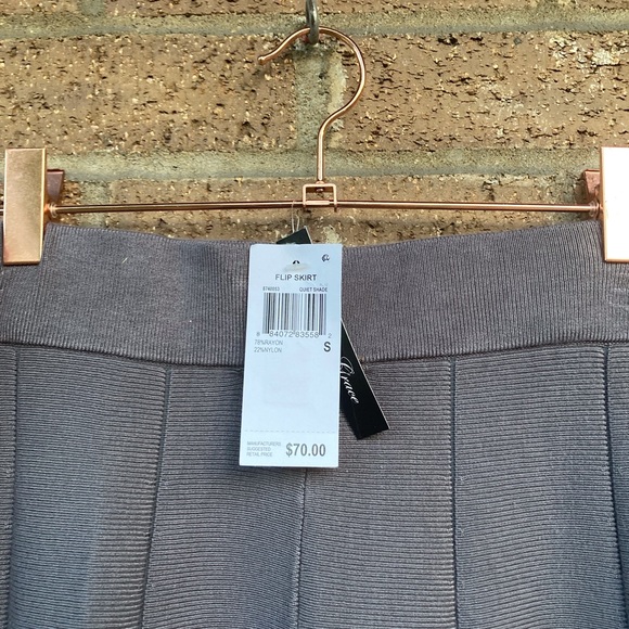 Olivia and Grace Knit Skirt with Scalloped Hem, NEW, S - Picture 3 of 4